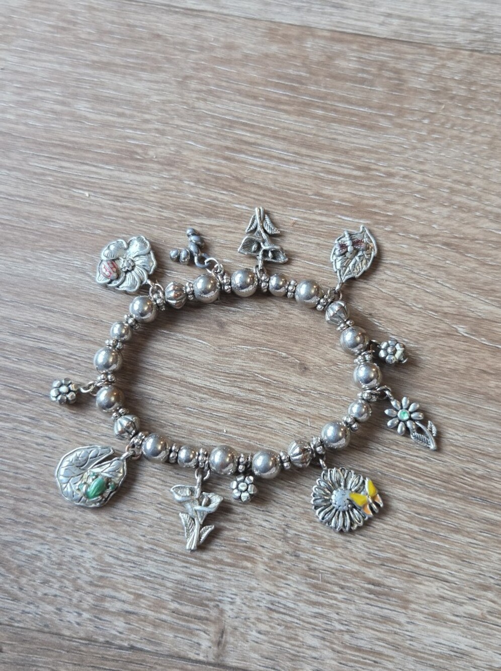 Vintage Silver Tone Lightweight Charm Bracelet w/Flower & Insects Charms